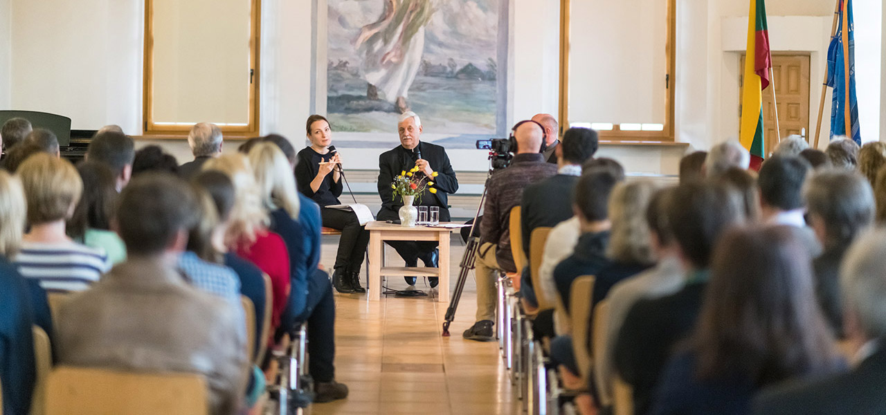 “Domande e risposte” al collegio dei gesuiti di Vilnius
