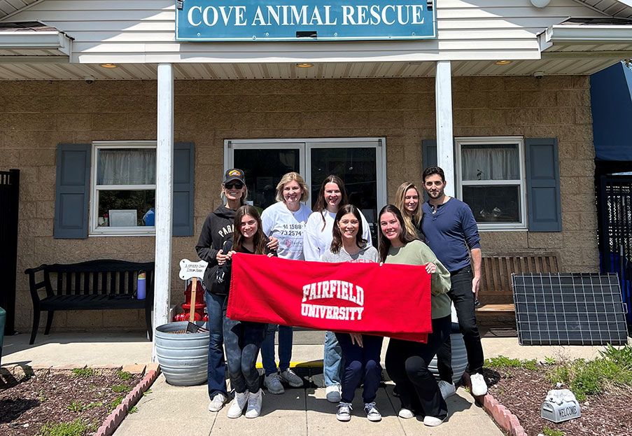 Mese del servizio gesuita – Fairfield University