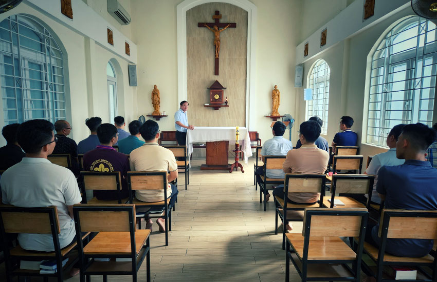 2024-09-11_vietnam-2_prayer1