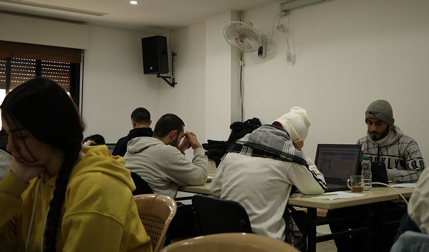 2025-03-14_pro-beit-alberto_studying