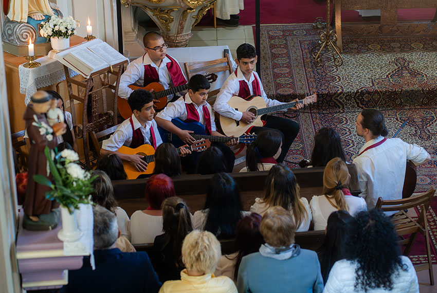 2025-05-28_fg-hun-arlo_choir2