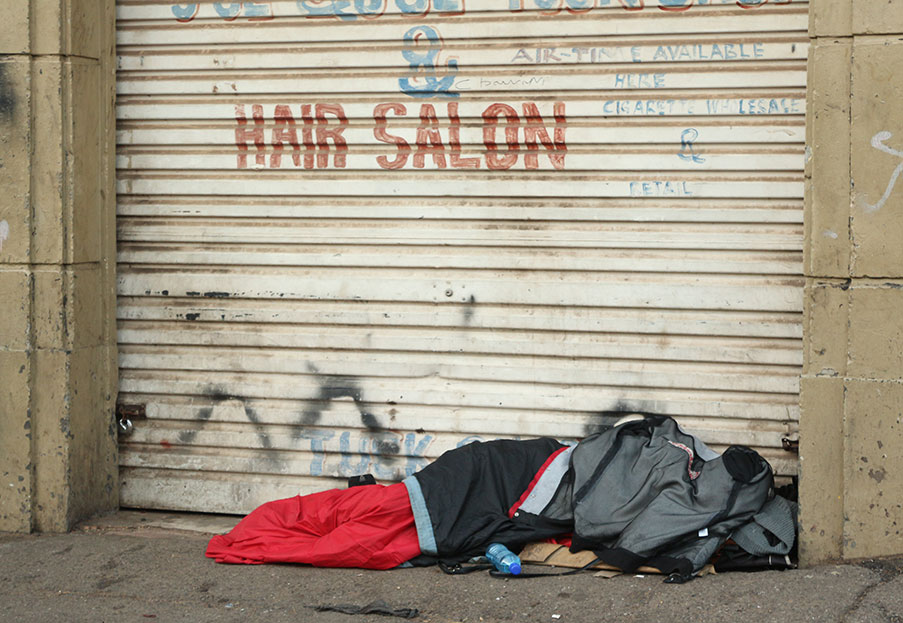 Volti umani nella notte buia dell’itineranza