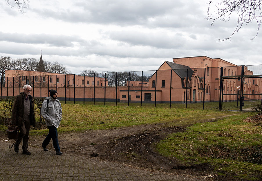 Aller là où personne ne va – Une présence auprès des migrants en détention