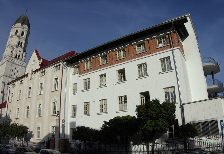 Una casa in cui è difficile entrare, e ancora più difficile uscire