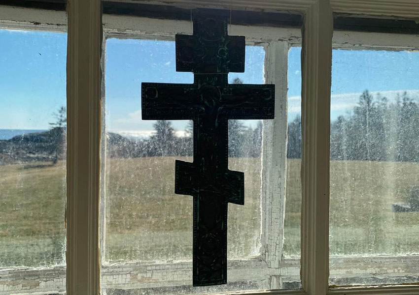 2025-12-19_advent-reflections_cross