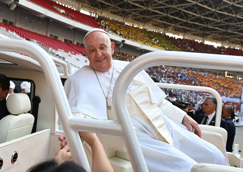 2026-05-07_pope-francis-sayans_mobile