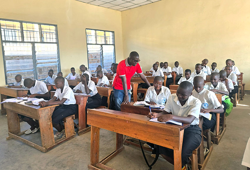 2026-07-02_burundi-school-slg_teaching