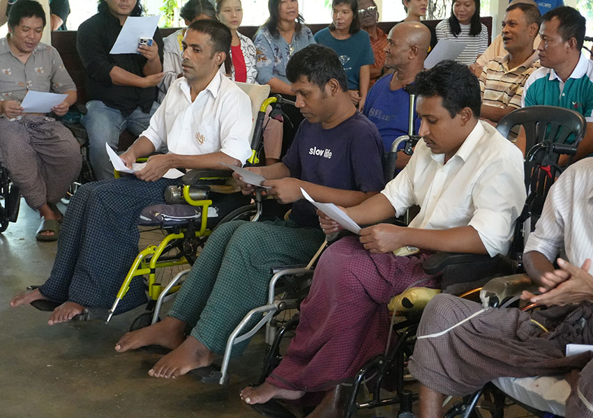 2026-07-21_fg-visit-mas-perch_refugees1
