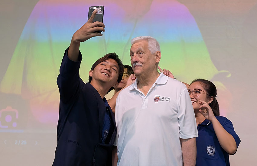 2026-07-24_fg-visit-tai-xlc_selfie